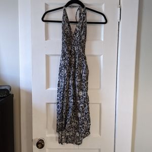 Flowy black and white backless summer dress